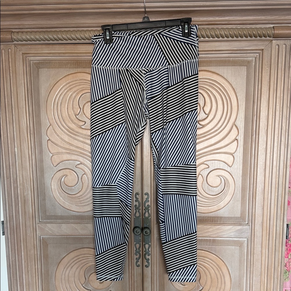 Old Navy Black and White Striped Leggings